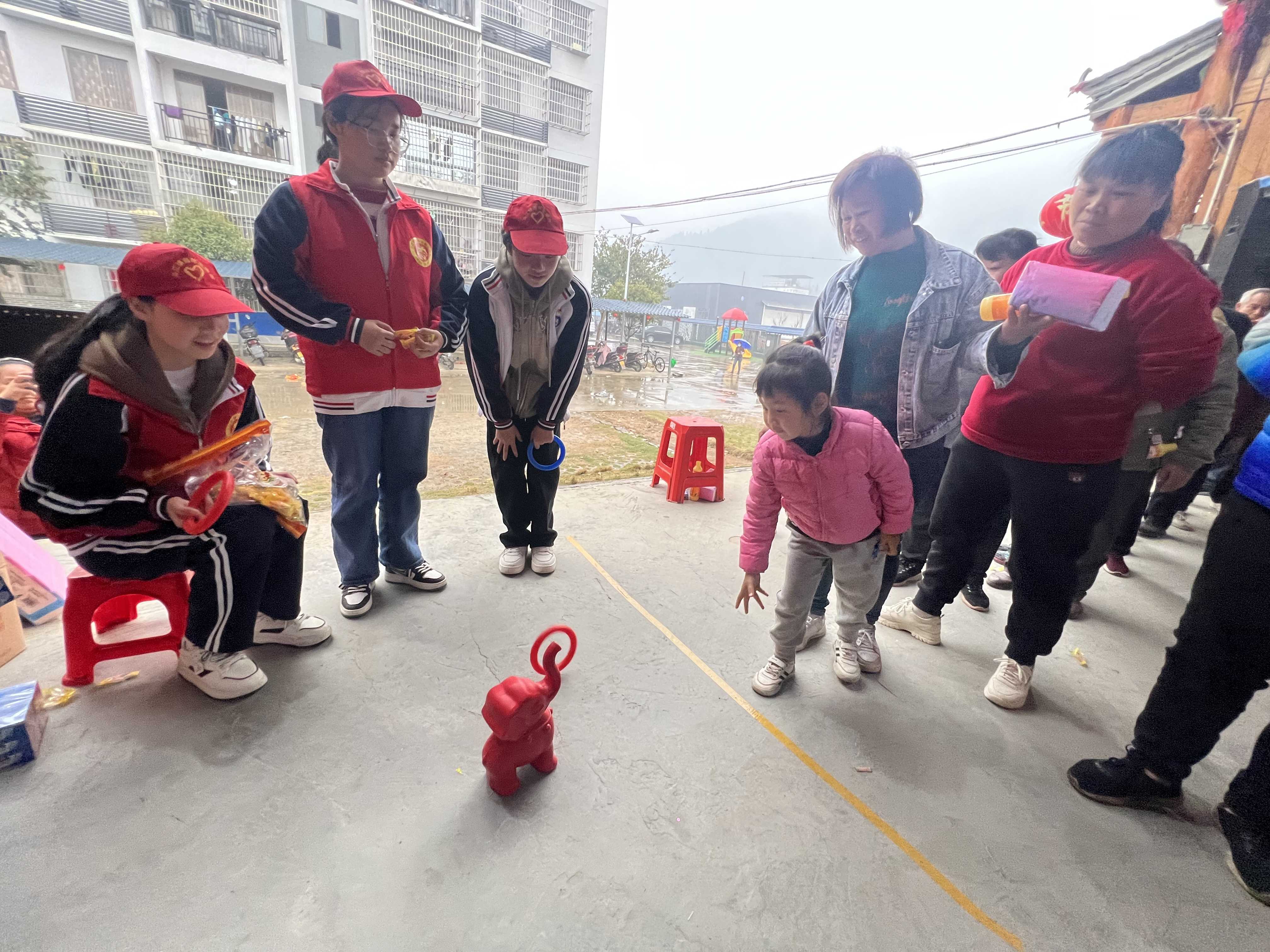 4.开展游园活动4(1).jpg