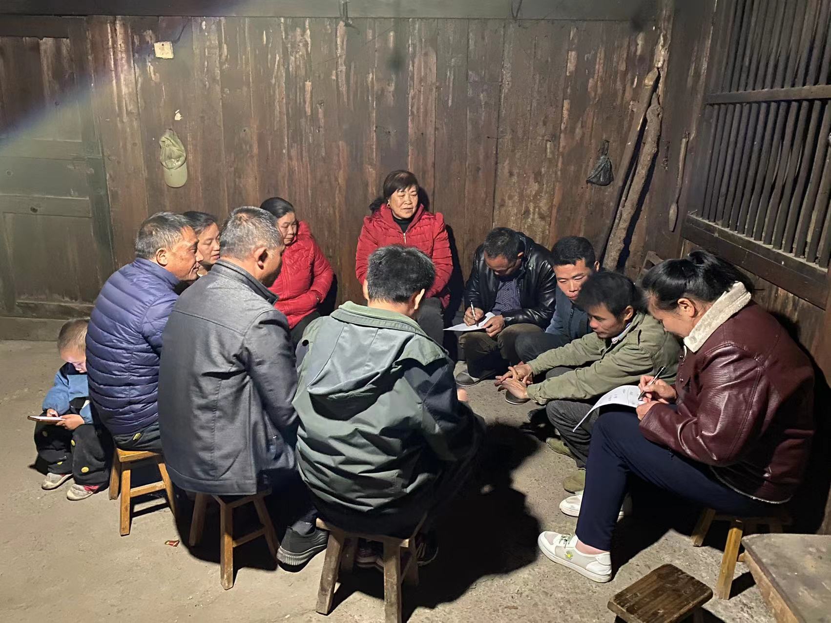 利用开展夜会政策宣传等.jpg